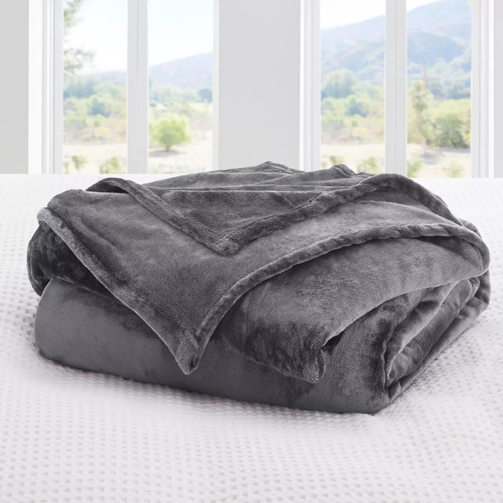 Blankets & Throws
